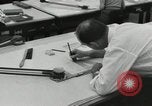 Standbild Zeichner arbeiten Pasadena California USA, 1958, aus Sekunde 25 historischem Filmmaterial Videoclip 65675023668