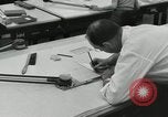 Standbild Zeichner arbeiten Pasadena California USA, 1958, aus Sekunde 28 historischem Filmmaterial Videoclip 65675023668