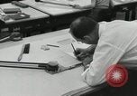 Standbild Zeichner arbeiten Pasadena California USA, 1958, aus Sekunde 29 historischem Filmmaterial Videoclip 65675023668