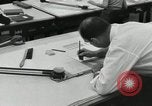Standbild Zeichner arbeiten Pasadena California USA, 1958, aus Sekunde 32 historischem Filmmaterial Videoclip 65675023668