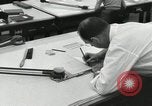 Standbild Zeichner arbeiten Pasadena California USA, 1958, aus Sekunde 34 historischem Filmmaterial Videoclip 65675023668