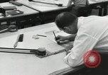 Standbild Zeichner arbeiten Pasadena California USA, 1958, aus Sekunde 35 historischem Filmmaterial Videoclip 65675023668