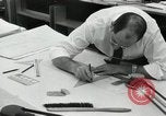 Standbild Zeichner arbeiten Pasadena California USA, 1958, aus Sekunde 40 historischem Filmmaterial Videoclip 65675023668