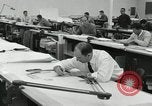 Standbild Zeichner arbeiten Pasadena California USA, 1958, aus Sekunde 60 historischem Filmmaterial Videoclip 65675023668