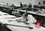 Standbild Zeichner arbeiten Pasadena California USA, 1958, aus Sekunde 62 historischem Filmmaterial Videoclip 65675023668