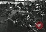 Standbild Machinist Drehmaschinen Glasfaser Pasadena California USA, 1958, aus Sekunde 7 historischem Filmmaterial Videoclip 65675023669