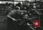 Standbild Machinist Drehmaschinen Glasfaser Pasadena California USA, 1958, aus Sekunde 9 historischem Filmmaterial Videoclip 65675023669