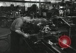 Standbild Machinist Drehmaschinen Glasfaser Pasadena California USA, 1958, aus Sekunde 10 historischem Filmmaterial Videoclip 65675023669