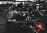 Standbild Machinist Drehmaschinen Glasfaser Pasadena California USA, 1958, aus Sekunde 15 historischem Filmmaterial Videoclip 65675023669