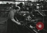 Standbild Machinist Drehmaschinen Glasfaser Pasadena California USA, 1958, aus Sekunde 18 historischem Filmmaterial Videoclip 65675023669