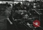 Standbild Machinist Drehmaschinen Glasfaser Pasadena California USA, 1958, aus Sekunde 24 historischem Filmmaterial Videoclip 65675023669