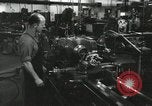 Standbild Machinist Drehmaschinen Glasfaser Pasadena California USA, 1958, aus Sekunde 25 historischem Filmmaterial Videoclip 65675023669