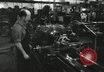 Standbild Machinist Drehmaschinen Glasfaser Pasadena California USA, 1958, aus Sekunde 26 historischem Filmmaterial Videoclip 65675023669