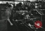 Standbild Machinist Drehmaschinen Glasfaser Pasadena California USA, 1958, aus Sekunde 27 historischem Filmmaterial Videoclip 65675023669