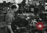 Standbild Machinist Drehmaschinen Glasfaser Pasadena California USA, 1958, aus Sekunde 36 historischem Filmmaterial Videoclip 65675023669