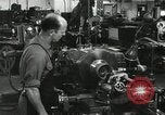 Standbild Machinist Drehmaschinen Glasfaser Pasadena California USA, 1958, aus Sekunde 38 historischem Filmmaterial Videoclip 65675023669