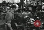 Standbild Machinist Drehmaschinen Glasfaser Pasadena California USA, 1958, aus Sekunde 43 historischem Filmmaterial Videoclip 65675023669