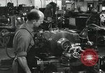 Standbild Machinist Drehmaschinen Glasfaser Pasadena California USA, 1958, aus Sekunde 50 historischem Filmmaterial Videoclip 65675023669