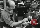 Standbild Machinist Drehmaschinen Glasfaser Pasadena California USA, 1958, aus Sekunde 53 historischem Filmmaterial Videoclip 65675023669