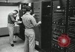 Standbild Control board eines Instruments Pasadena California USA, 1958, aus Sekunde 10 historischem Filmmaterial Videoclip 65675023675