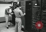 Standbild Control board eines Instruments Pasadena California USA, 1958, aus Sekunde 15 historischem Filmmaterial Videoclip 65675023675