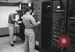 Standbild Control board eines Instruments Pasadena California USA, 1958, aus Sekunde 16 historischem Filmmaterial Videoclip 65675023675