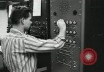 Standbild Control board eines Instruments Pasadena California USA, 1958, aus Sekunde 21 historischem Filmmaterial Videoclip 65675023675
