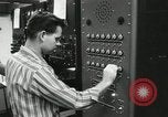 Standbild Control board eines Instruments Pasadena California USA, 1958, aus Sekunde 26 historischem Filmmaterial Videoclip 65675023675