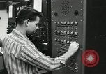 Standbild Control board eines Instruments Pasadena California USA, 1958, aus Sekunde 29 historischem Filmmaterial Videoclip 65675023675