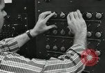 Standbild Control board eines Instruments Pasadena California USA, 1958, aus Sekunde 30 historischem Filmmaterial Videoclip 65675023675