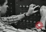 Standbild Control board eines Instruments Pasadena California USA, 1958, aus Sekunde 33 historischem Filmmaterial Videoclip 65675023675