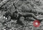 Standbild Unfall während der Schlacht von Tarawa Gilbert Inseln, 1943, aus Sekunde 6 historischem Filmmaterial Videoclip 65675023683