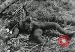 Standbild Unfall während der Schlacht von Tarawa Gilbert Inseln, 1943, aus Sekunde 7 historischem Filmmaterial Videoclip 65675023683