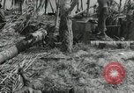 Standbild Unfall während der Schlacht von Tarawa Gilbert Inseln, 1943, aus Sekunde 13 historischem Filmmaterial Videoclip 65675023683