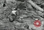 Standbild Unfall während der Schlacht von Tarawa Gilbert Inseln, 1943, aus Sekunde 18 historischem Filmmaterial Videoclip 65675023683
