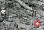 Standbild Unfall während der Schlacht von Tarawa Gilbert Inseln, 1943, aus Sekunde 20 historischem Filmmaterial Videoclip 65675023683