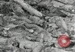 Standbild Unfall während der Schlacht von Tarawa Gilbert Inseln, 1943, aus Sekunde 21 historischem Filmmaterial Videoclip 65675023683