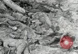 Standbild Unfall während der Schlacht von Tarawa Gilbert Inseln, 1943, aus Sekunde 23 historischem Filmmaterial Videoclip 65675023683
