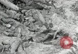 Standbild Unfall während der Schlacht von Tarawa Gilbert Inseln, 1943, aus Sekunde 24 historischem Filmmaterial Videoclip 65675023683