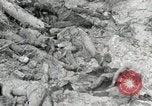 Standbild Unfall während der Schlacht von Tarawa Gilbert Inseln, 1943, aus Sekunde 26 historischem Filmmaterial Videoclip 65675023683