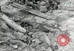 Standbild Unfall während der Schlacht von Tarawa Gilbert Inseln, 1943, aus Sekunde 29 historischem Filmmaterial Videoclip 65675023683