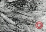 Standbild Unfall während der Schlacht von Tarawa Gilbert Inseln, 1943, aus Sekunde 30 historischem Filmmaterial Videoclip 65675023683