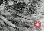 Standbild Unfall während der Schlacht von Tarawa Gilbert Inseln, 1943, aus Sekunde 31 historischem Filmmaterial Videoclip 65675023683