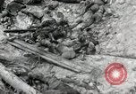 Standbild Unfall während der Schlacht von Tarawa Gilbert Inseln, 1943, aus Sekunde 32 historischem Filmmaterial Videoclip 65675023683