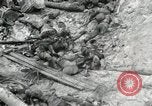 Standbild Unfall während der Schlacht von Tarawa Gilbert Inseln, 1943, aus Sekunde 33 historischem Filmmaterial Videoclip 65675023683