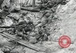 Standbild Unfall während der Schlacht von Tarawa Gilbert Inseln, 1943, aus Sekunde 34 historischem Filmmaterial Videoclip 65675023683
