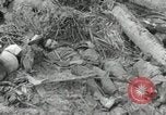 Standbild Unfall während der Schlacht von Tarawa Gilbert Inseln, 1943, aus Sekunde 39 historischem Filmmaterial Videoclip 65675023683