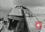 Standbild Unfall während der Schlacht von Tarawa Gilbert Inseln, 1943, aus Sekunde 41 historischem Filmmaterial Videoclip 65675023683