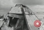 Standbild Unfall während der Schlacht von Tarawa Gilbert Inseln, 1943, aus Sekunde 42 historischem Filmmaterial Videoclip 65675023683