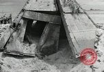 Standbild Unfall während der Schlacht von Tarawa Gilbert Inseln, 1943, aus Sekunde 49 historischem Filmmaterial Videoclip 65675023683